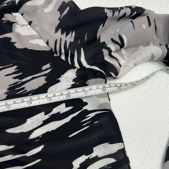 NWT Parker Black Grey 100% Silk V- Neck Pullover Blouse Top Size Large - Picture 8 of 11